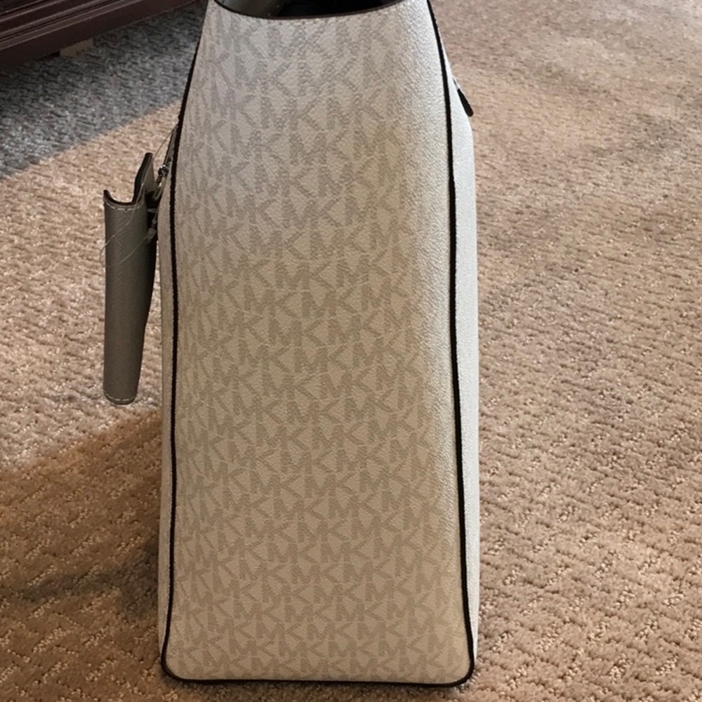 Michael Kors Vincent Large Tote w/ Pouch - Picture 3 of 7